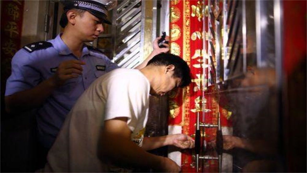 赫章县请开锁师傅开了锁后，师傅